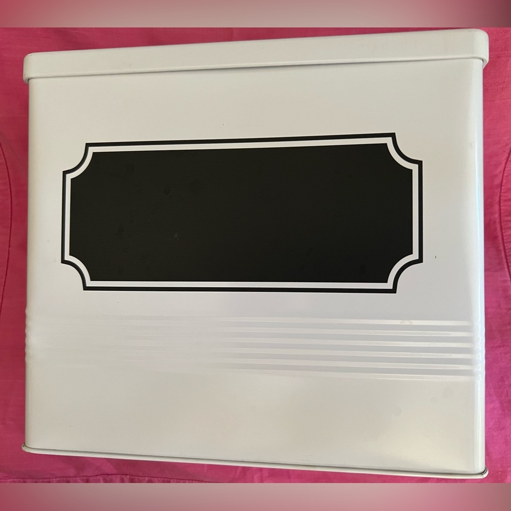 Large Storage Tin - excellent condition - very useful